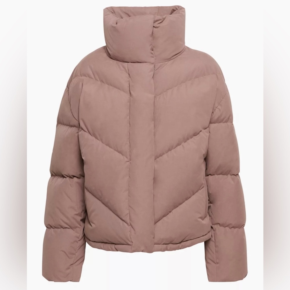 Aritzia “The Cloud Puff” by Wilfred in a size medium